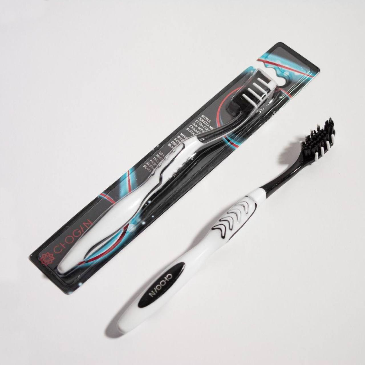 brosse-a-dents-extra-clean-soies-moyennes-black-edition