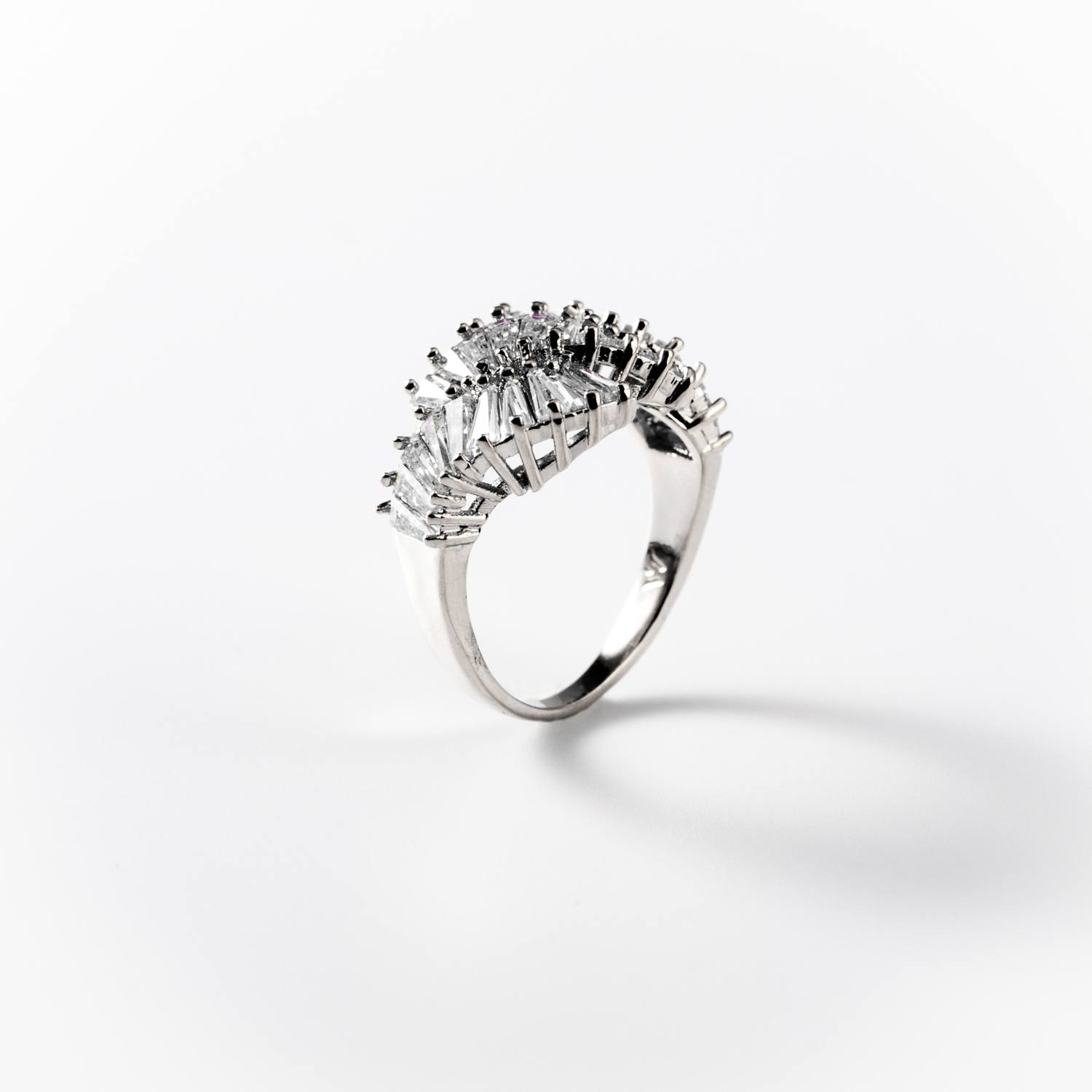 bague-eventail-de-lumiere-en-metal-rhodie